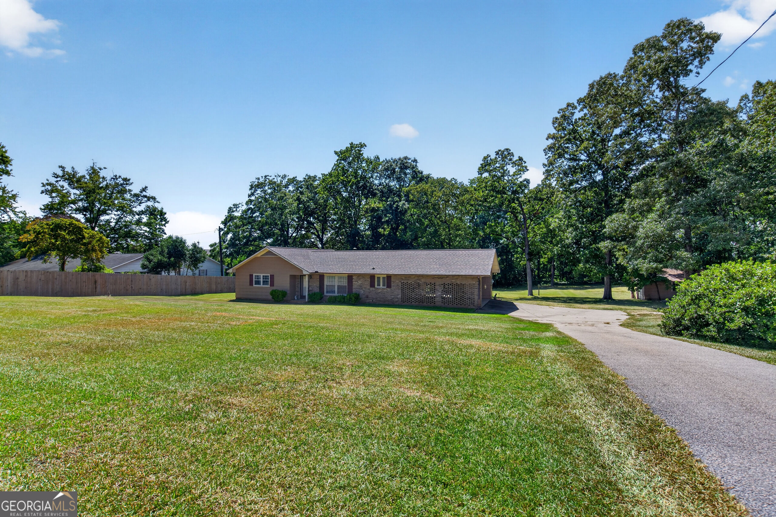 106 Iris Drive Property Photo 3
