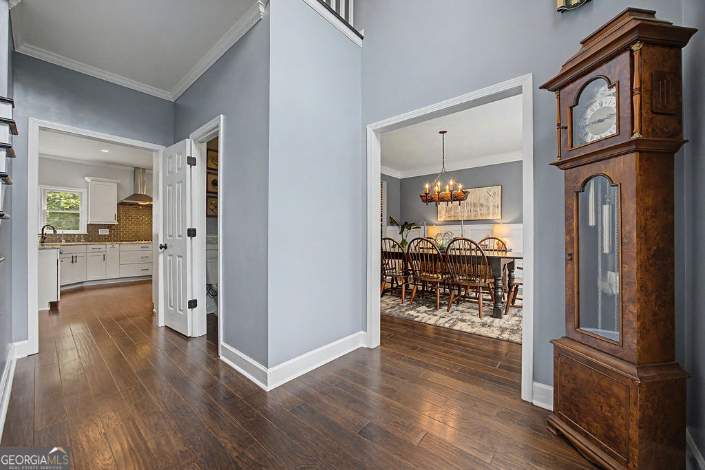 2590 Grassview Drive Property Photo 5