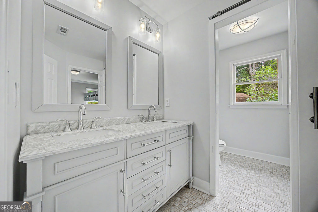 2590 Grassview Drive Property Photo 28