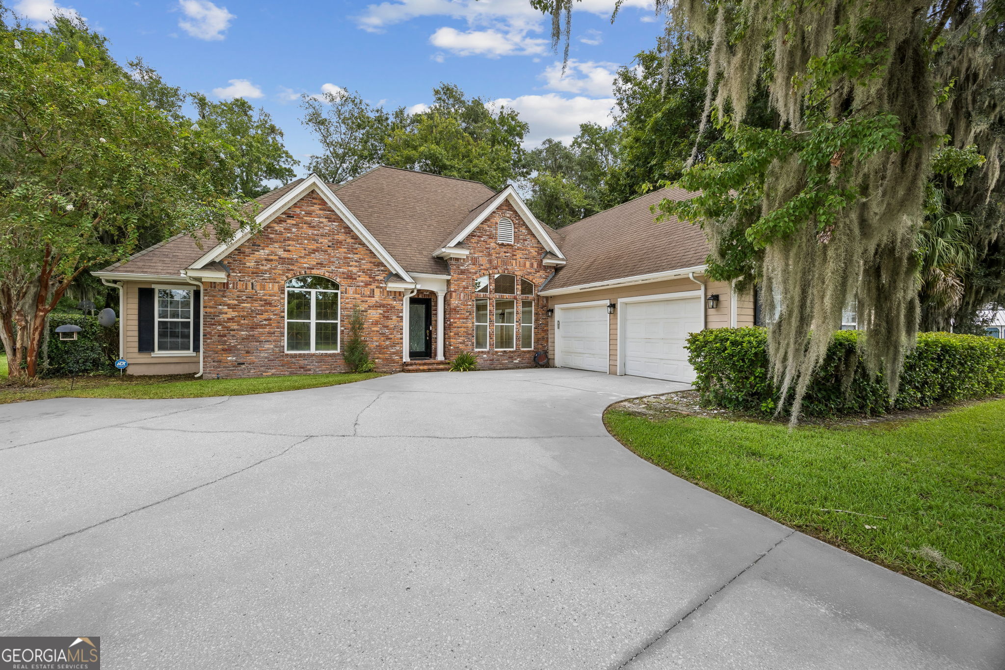912 Riverview Drive E Property Photo 1