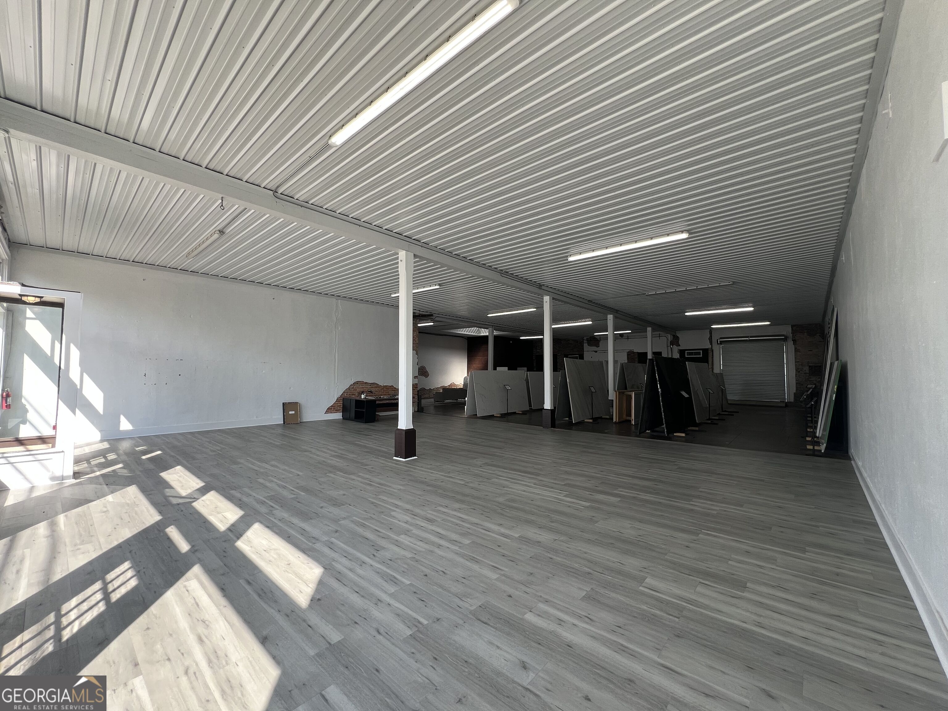 127 E Madison Street Property Photo 1