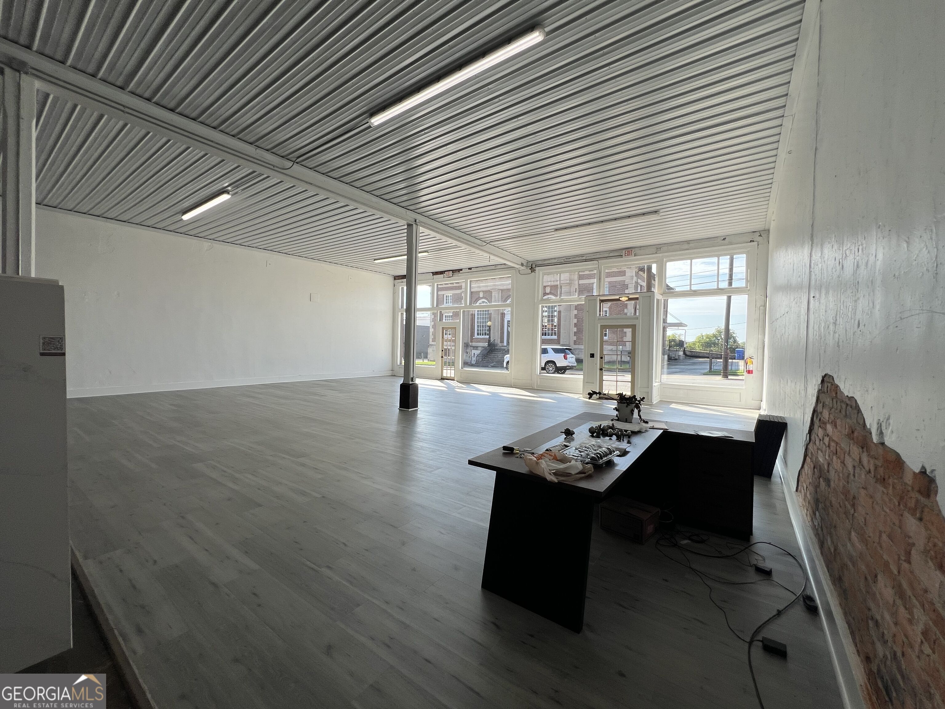 127 E Madison Street Property Photo 9