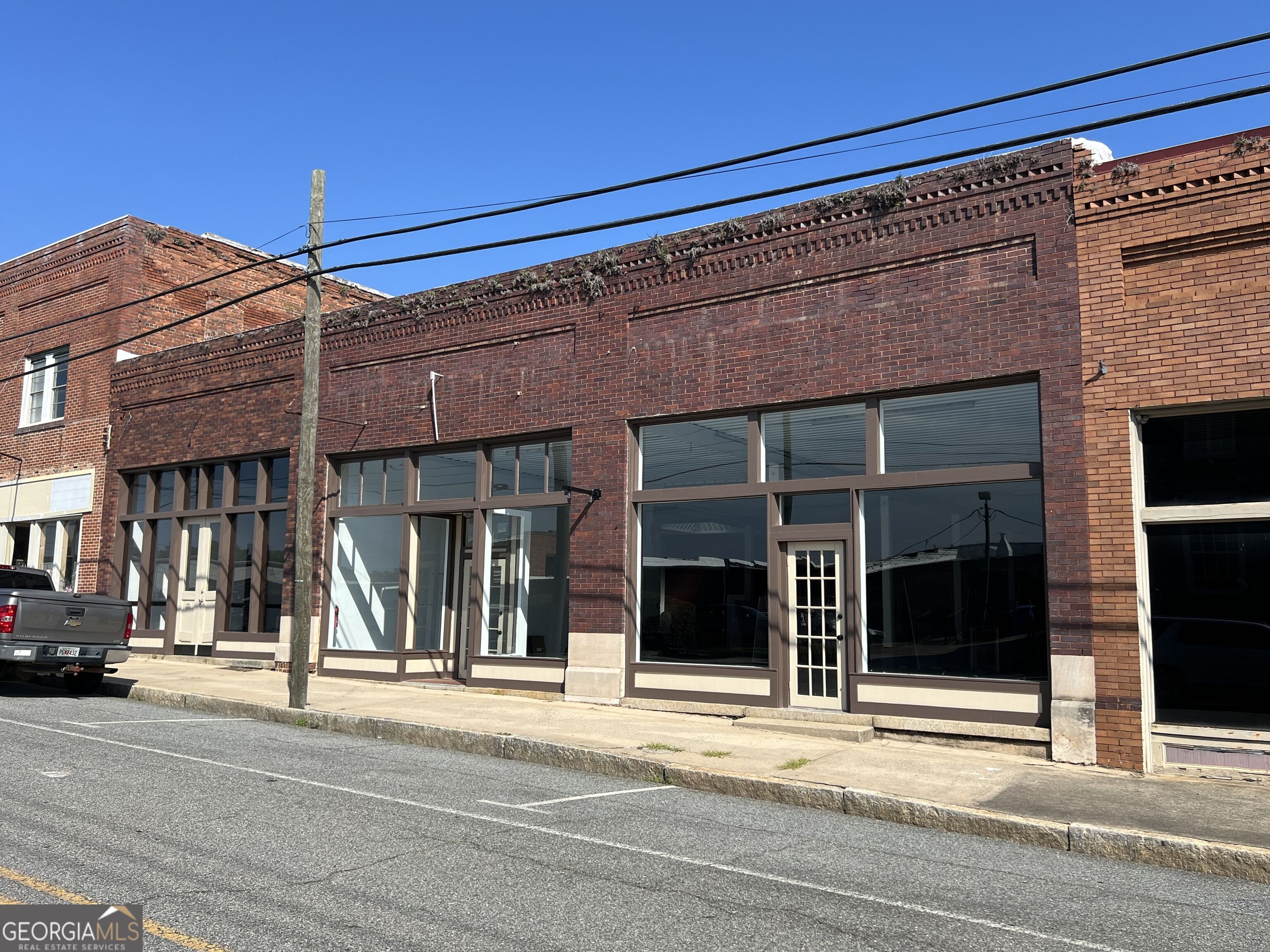 127 E Madison Street Property Photo 1