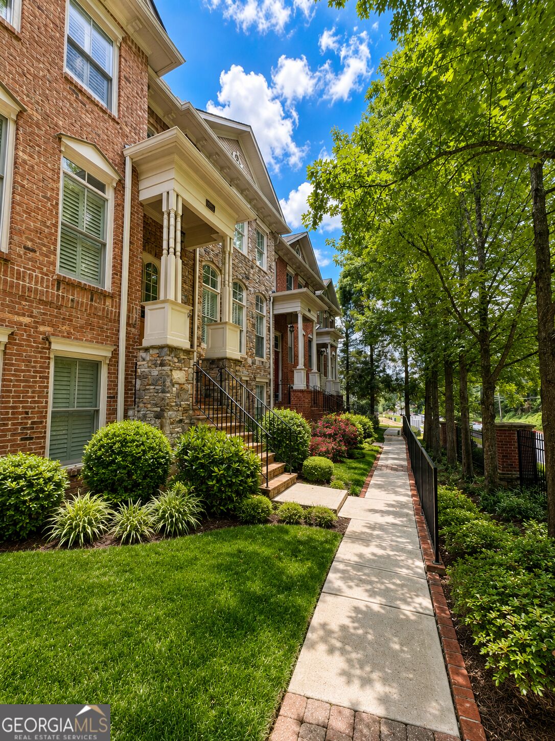 1085 Charles Towne Square Property Photo 1