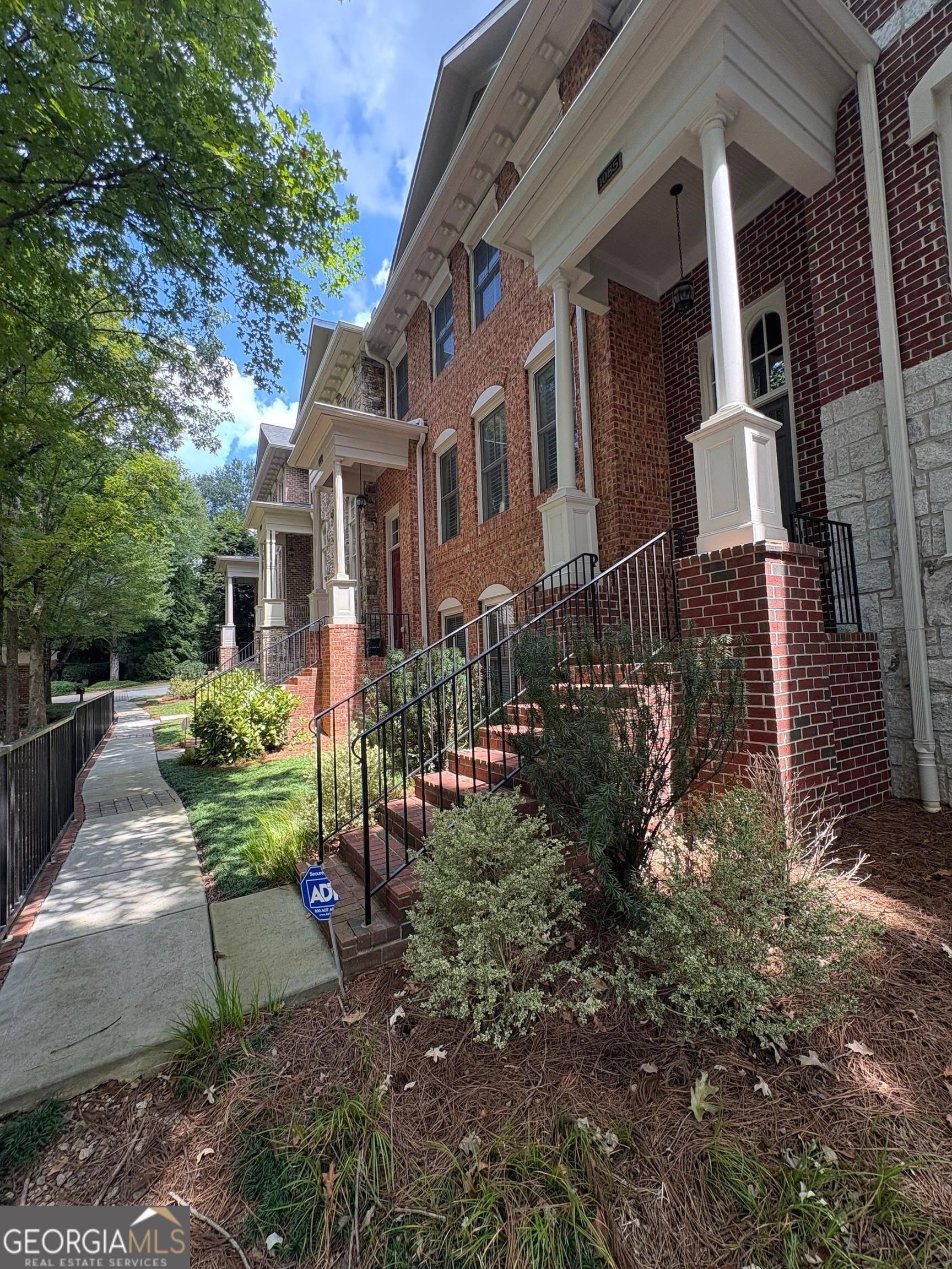 1085 Charles Towne Square Property Photo 2