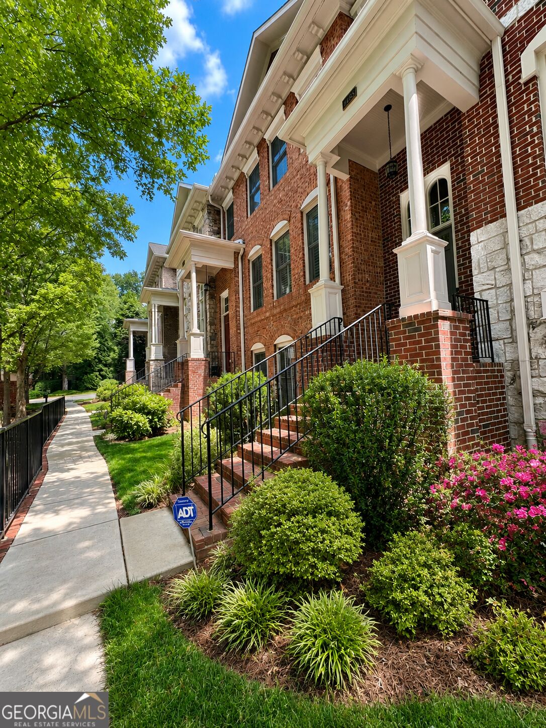 1085 Charles Towne Square Property Photo 3