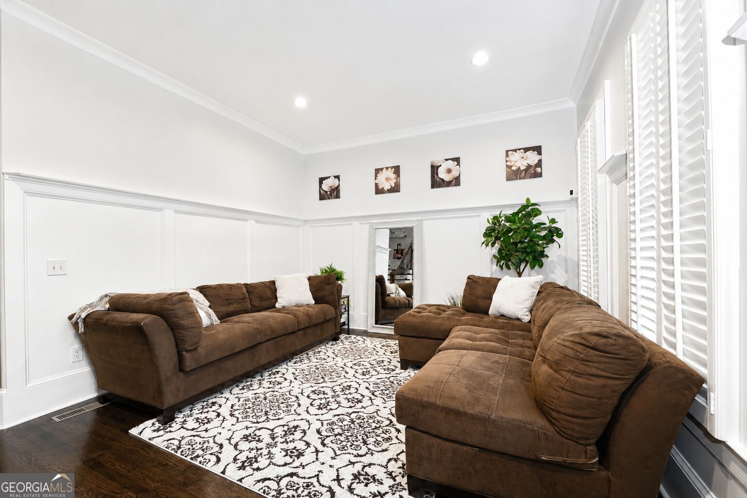 1085 Charles Towne Square Property Photo 6