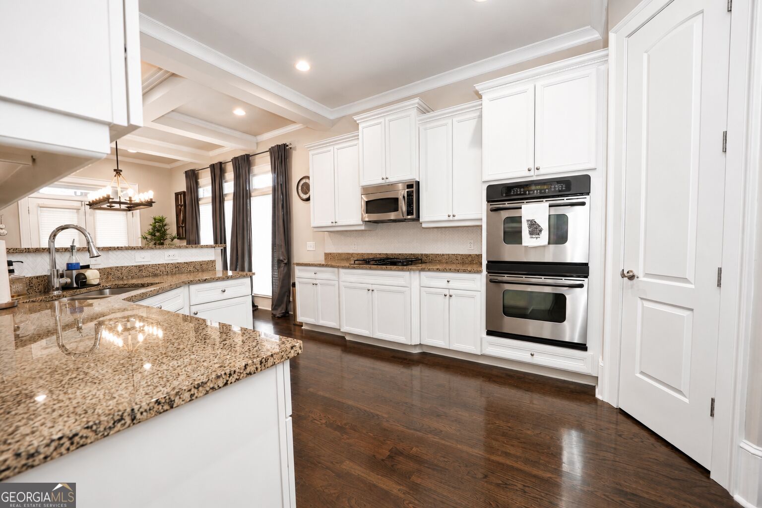 1085 Charles Towne Square Property Photo 9
