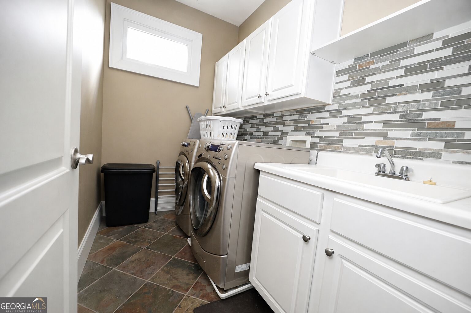 1085 Charles Towne Square Property Photo 24