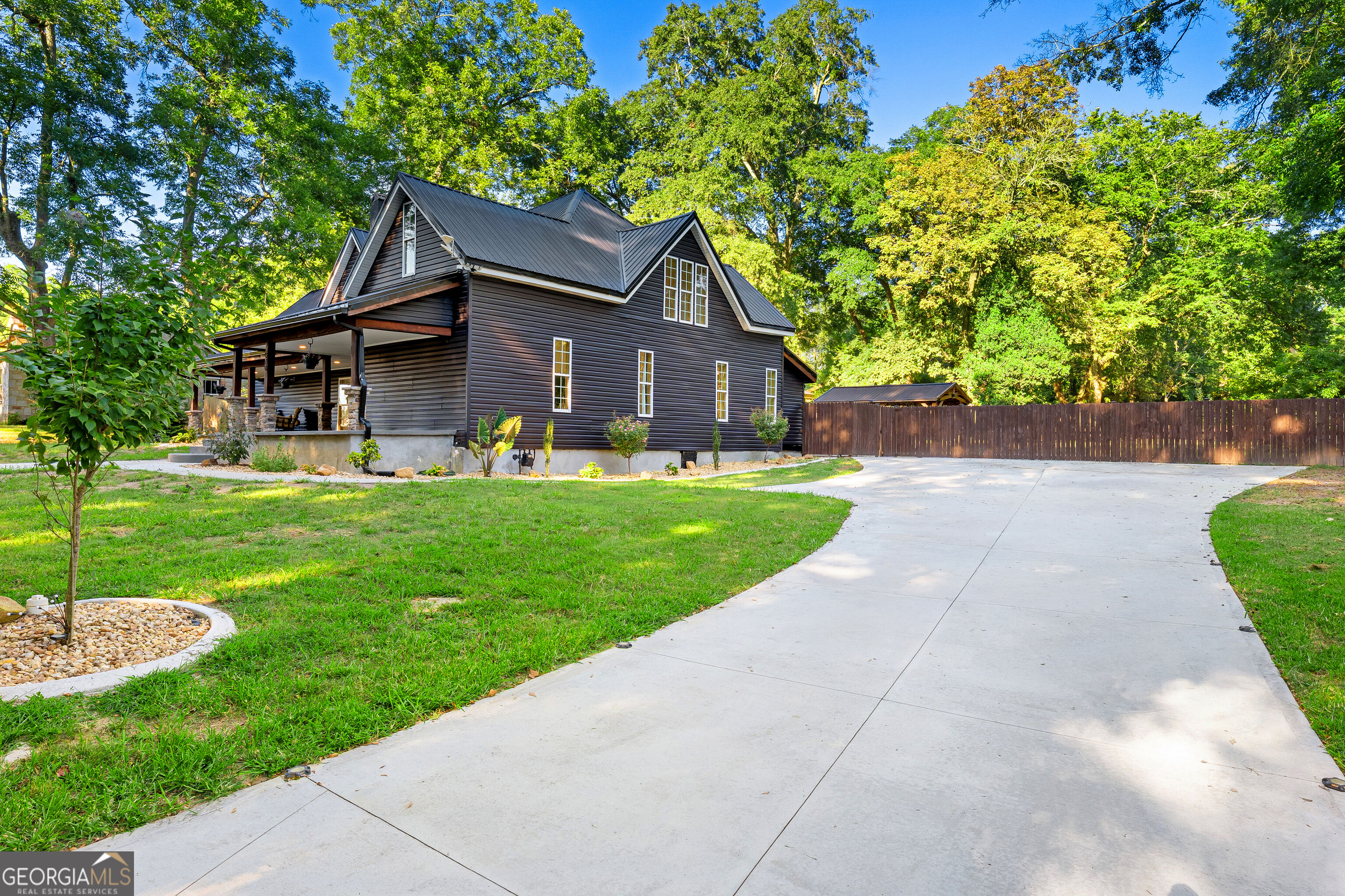 270 Baker Street Property Photo 2