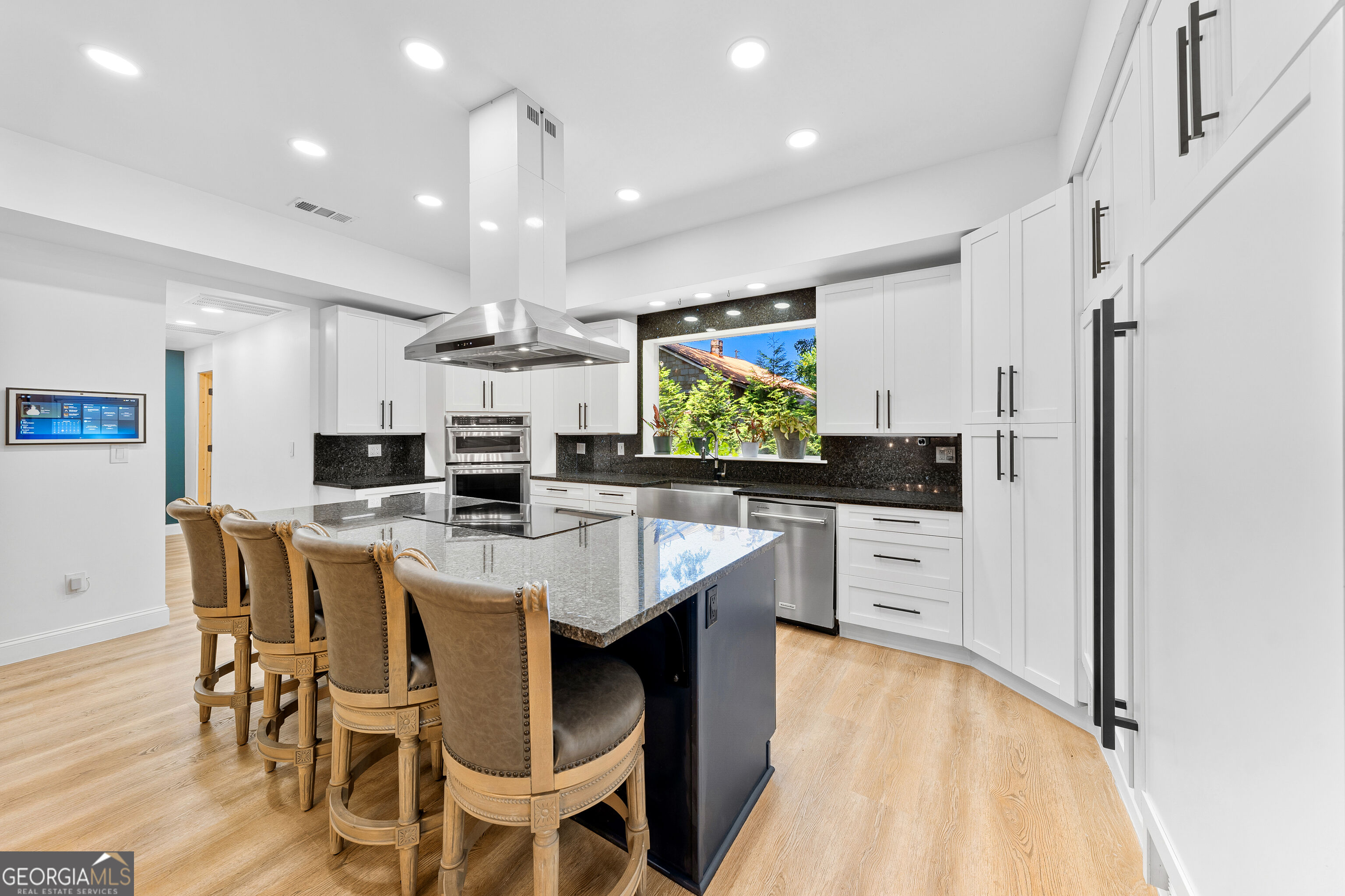 270 Baker Street Property Photo 10