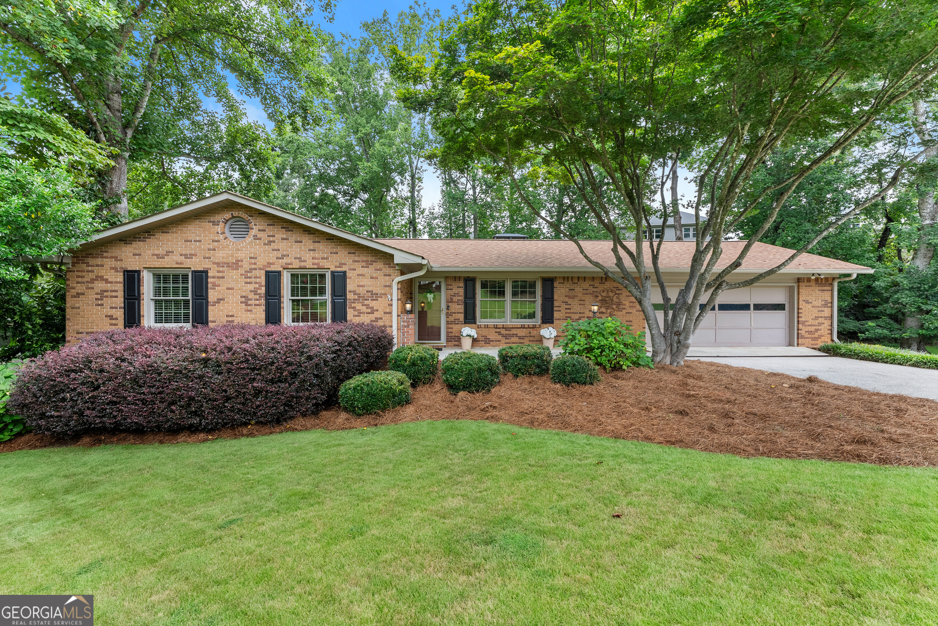 290 Cochran Drive Property Photo 1