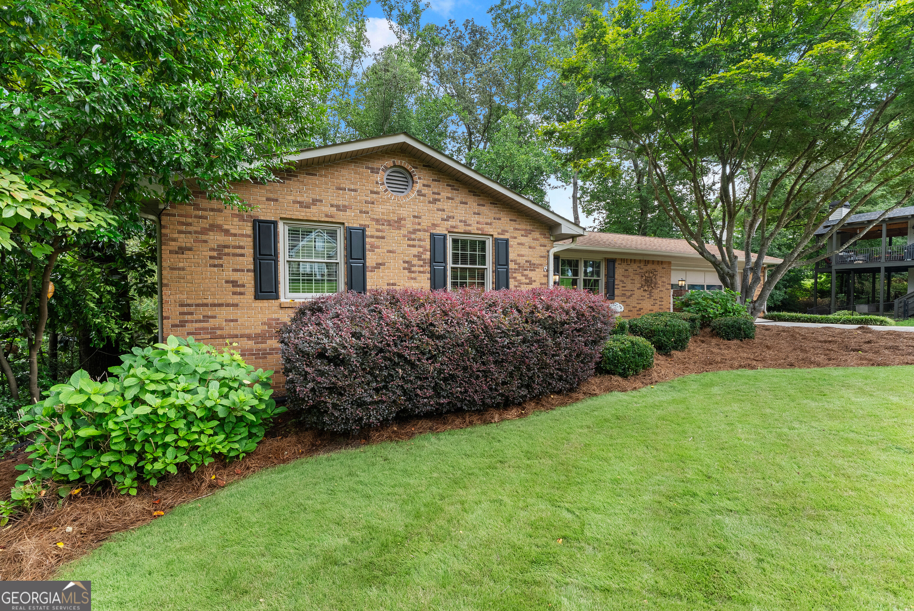 290 Cochran Drive Property Photo 2