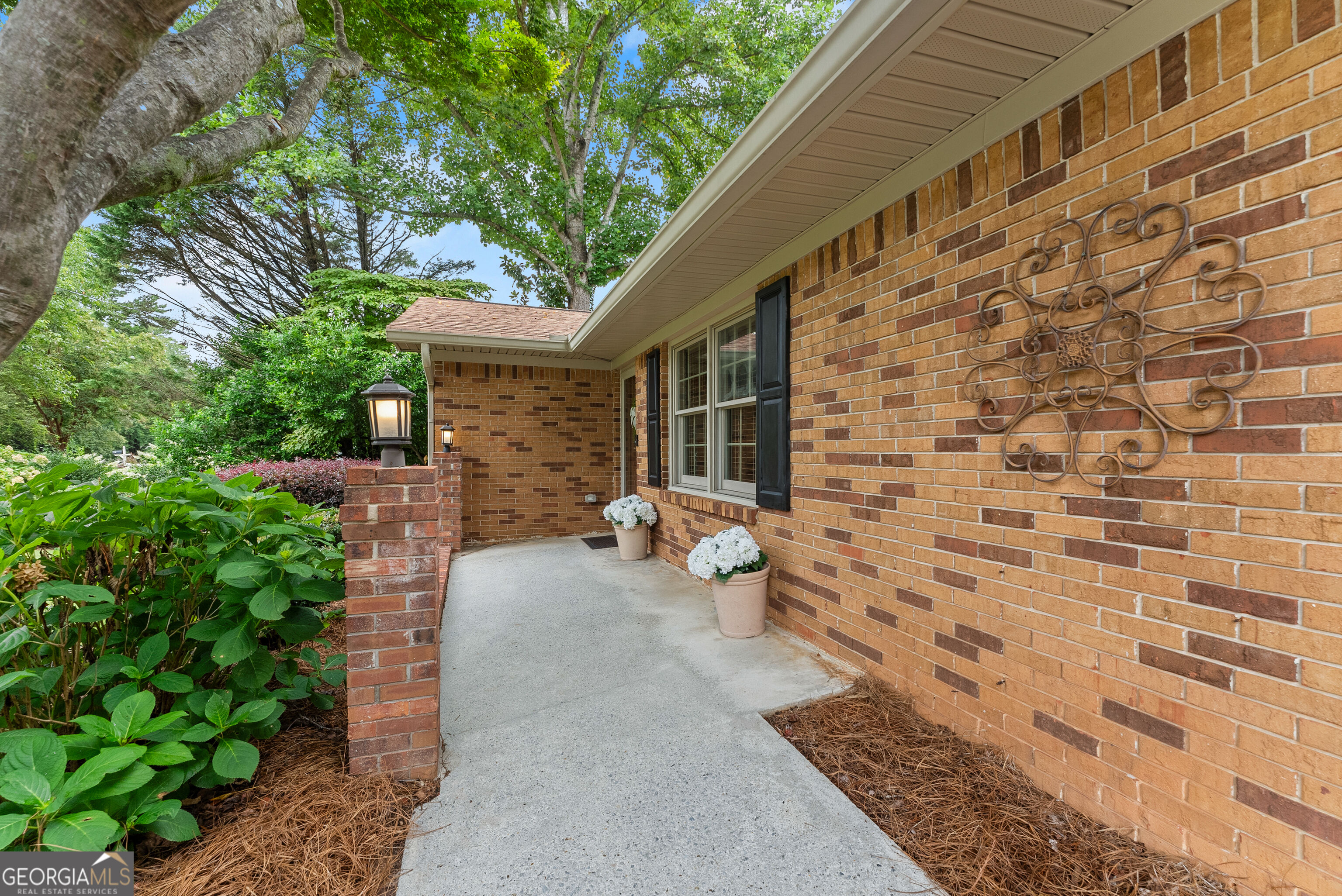 290 Cochran Drive Property Photo 4
