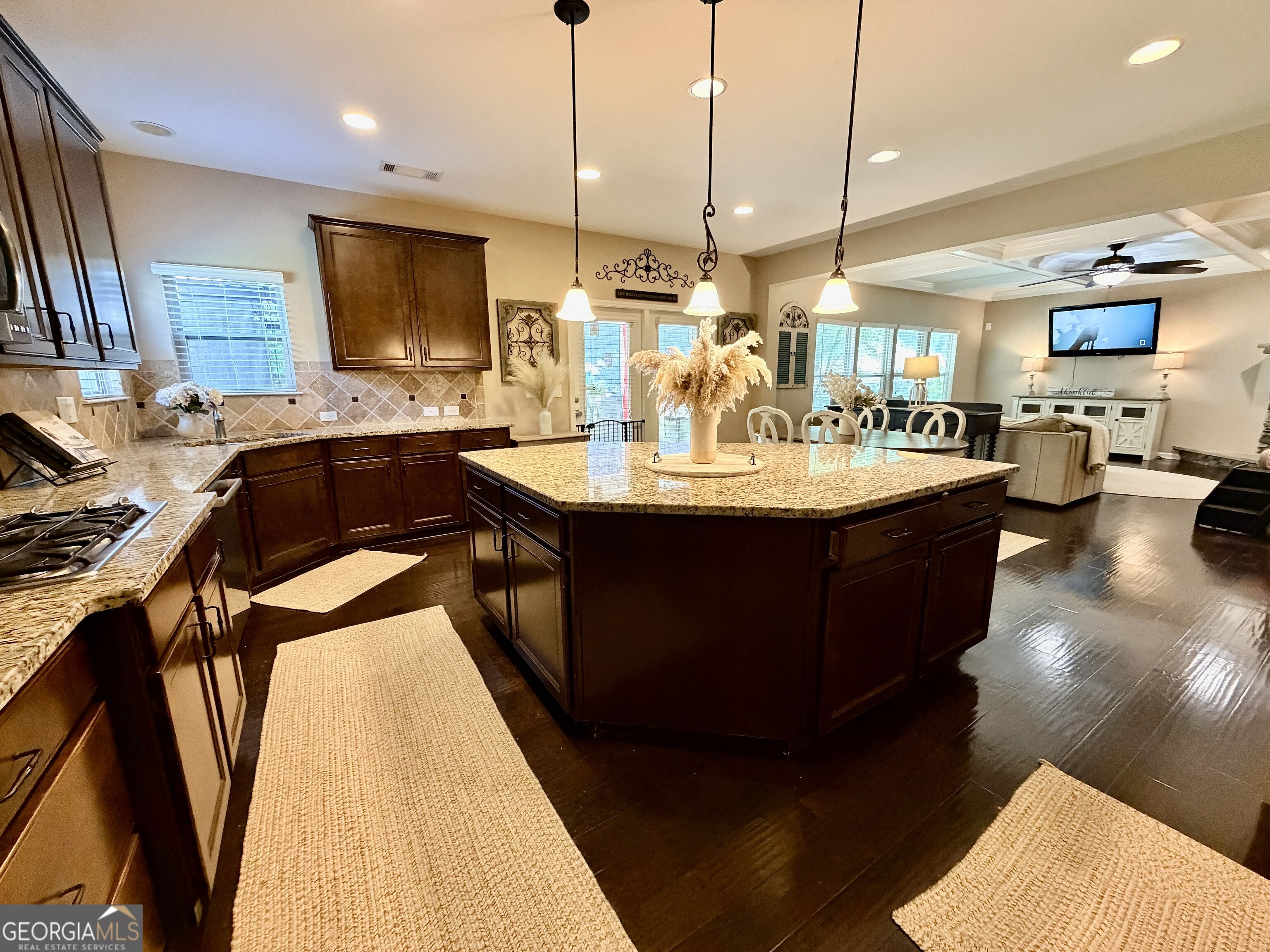 5950 Somersby Circle Property Photo 4