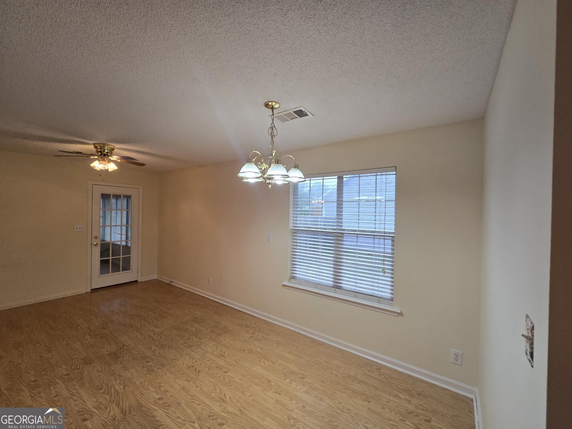 150 Knights Bridge Property Photo 3