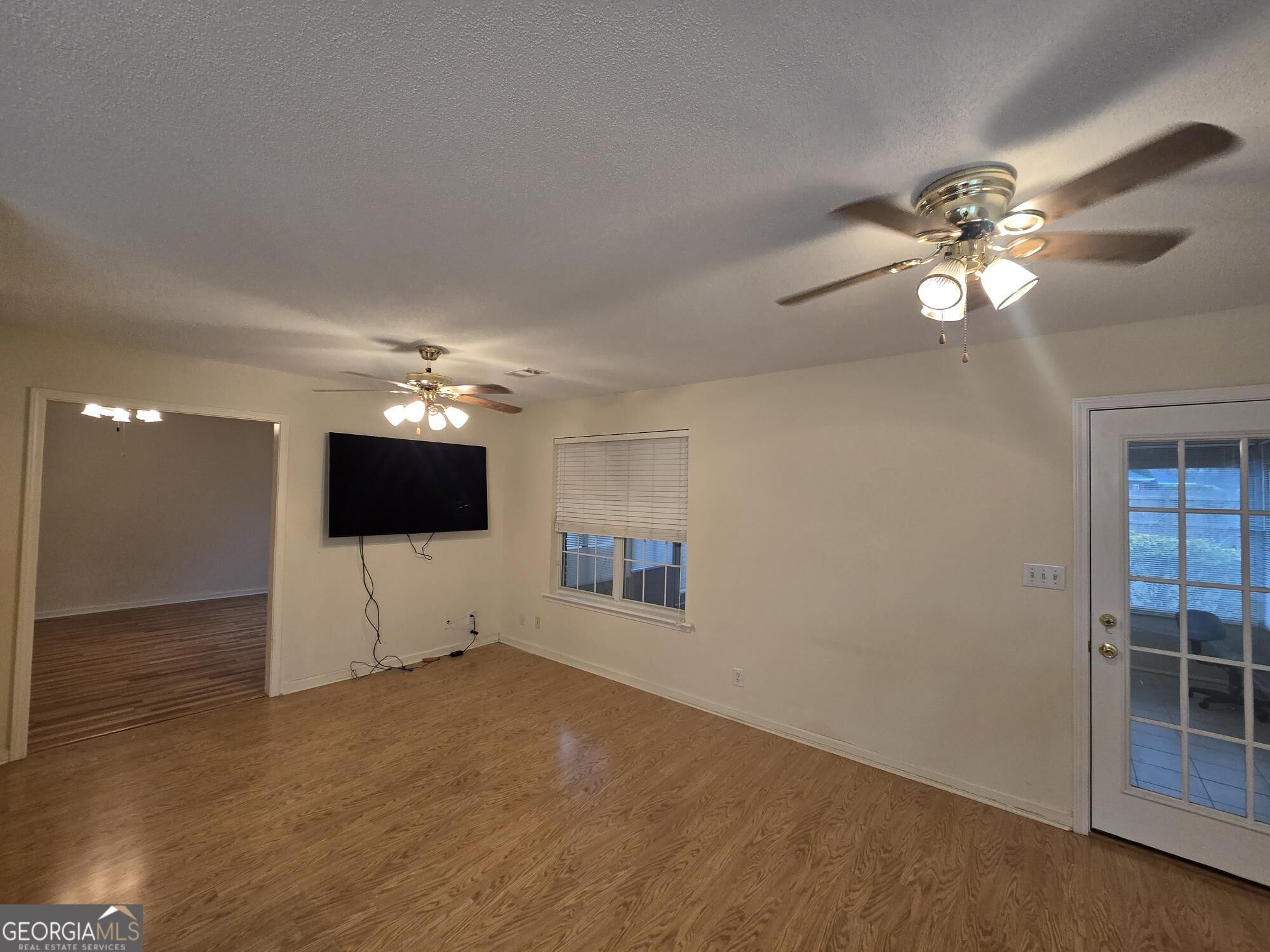 150 Knights Bridge Property Photo 5