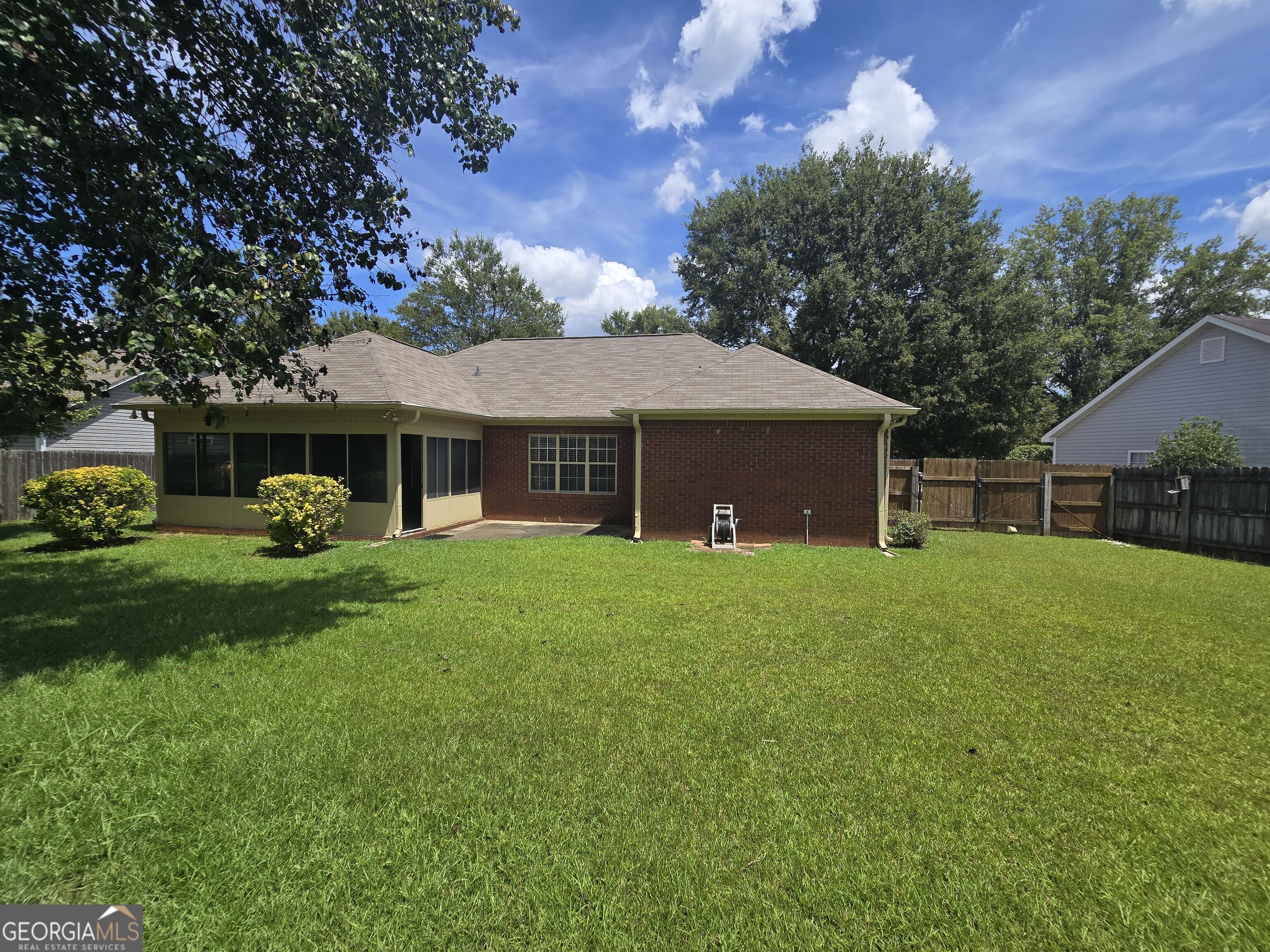 150 Knights Bridge Property Photo 14