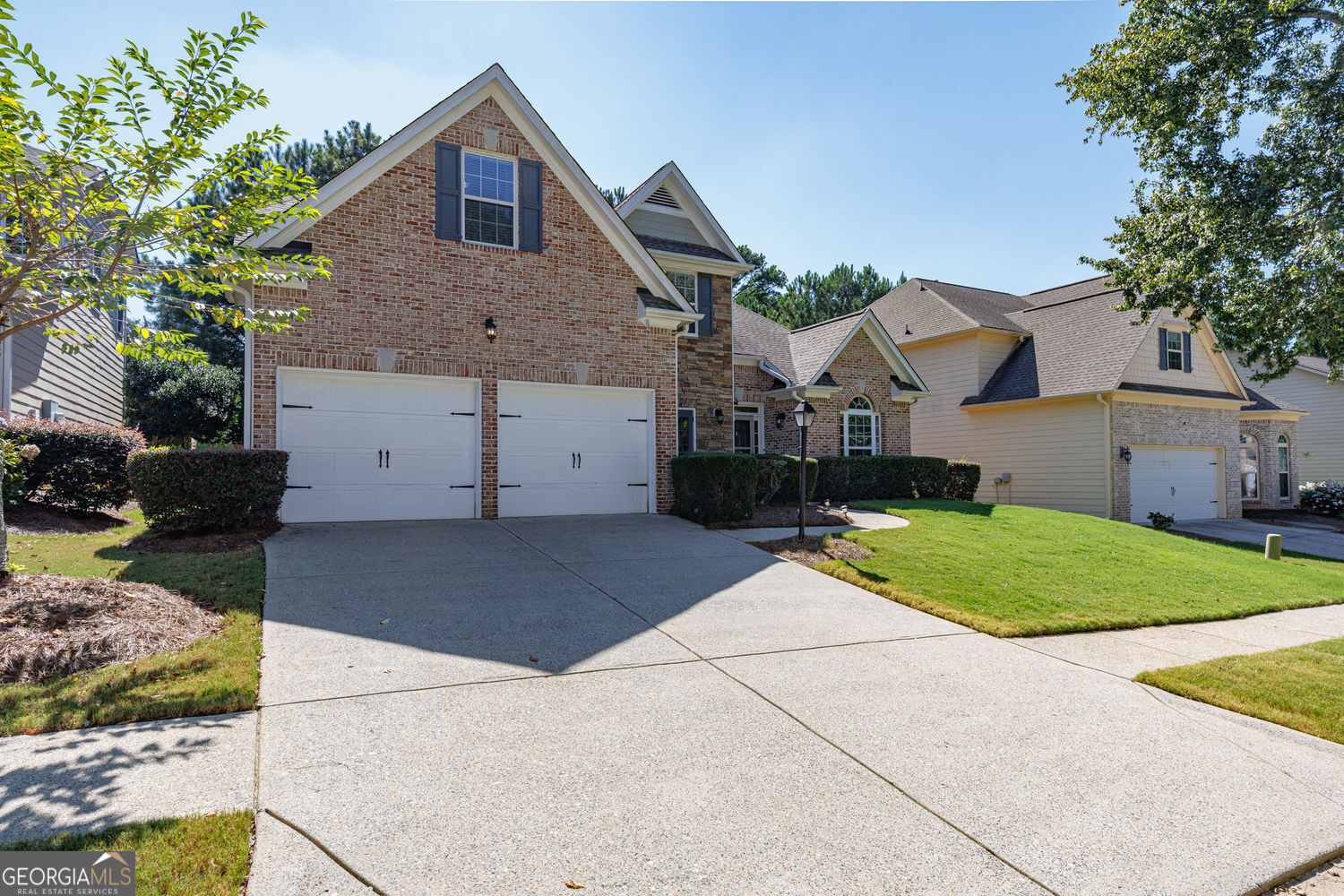 560 Roland Manor Drive Property Photo 3