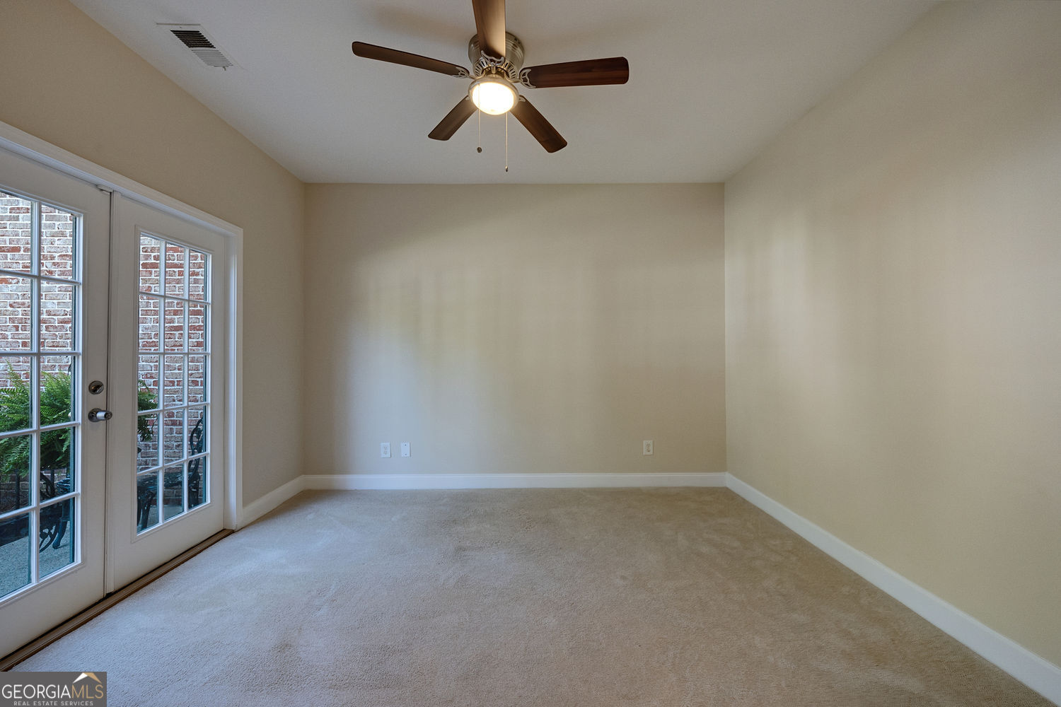 560 Roland Manor Drive Property Photo 14