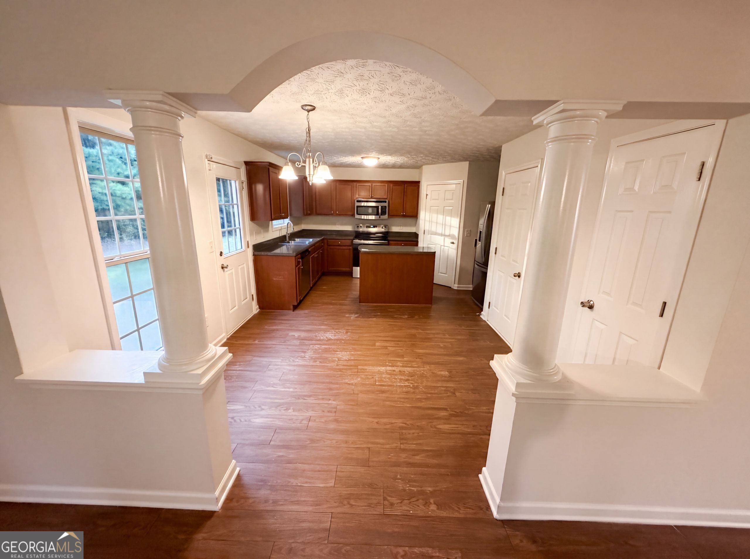 5747 Union Pointe Drive Property Photo 2
