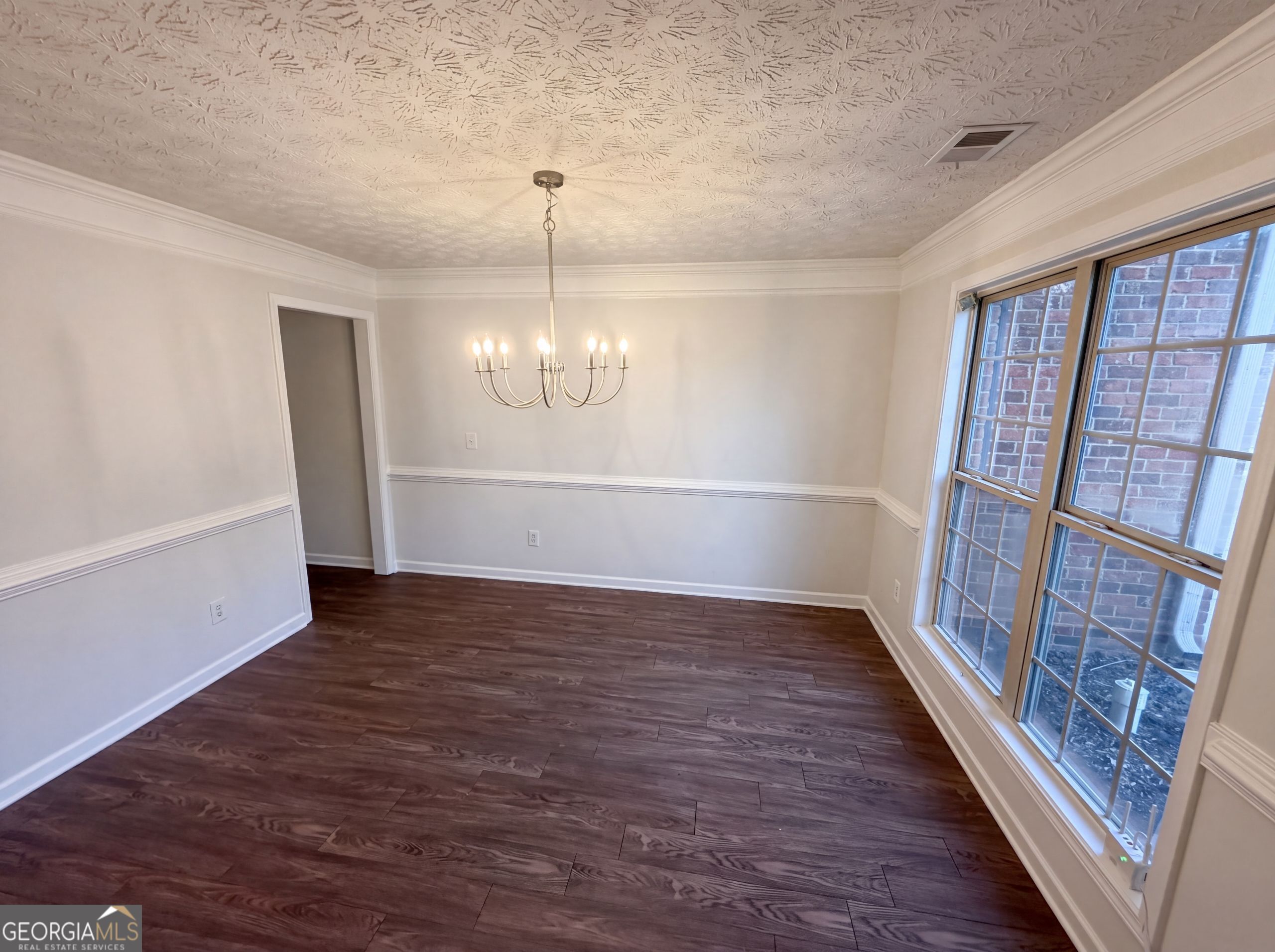 5747 Union Pointe Drive Property Photo 6