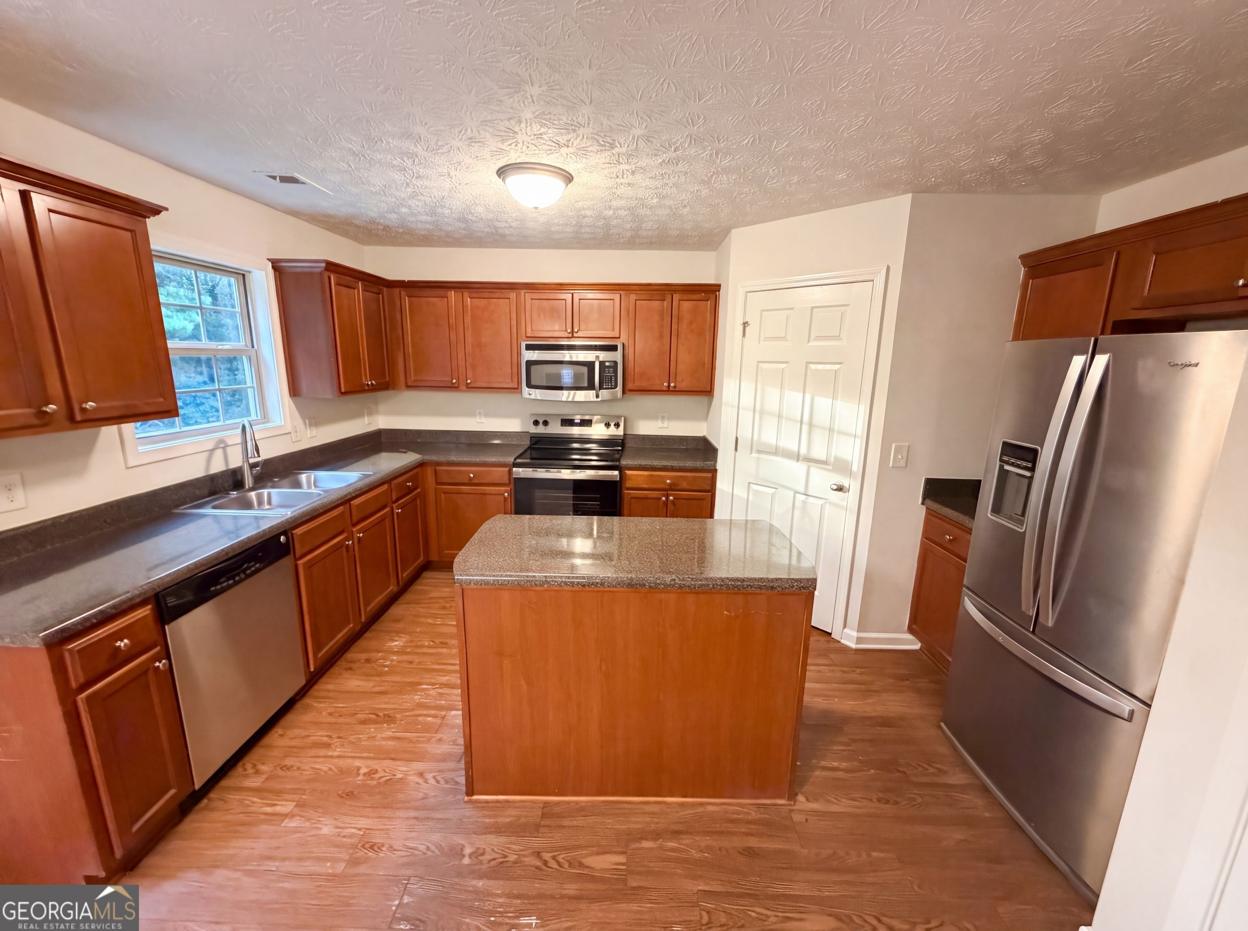5747 Union Pointe Drive Property Photo 8