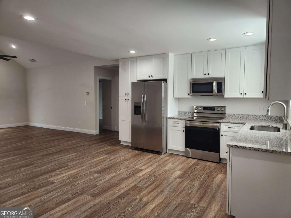 2465 Oak Grove Road Property Photo 3