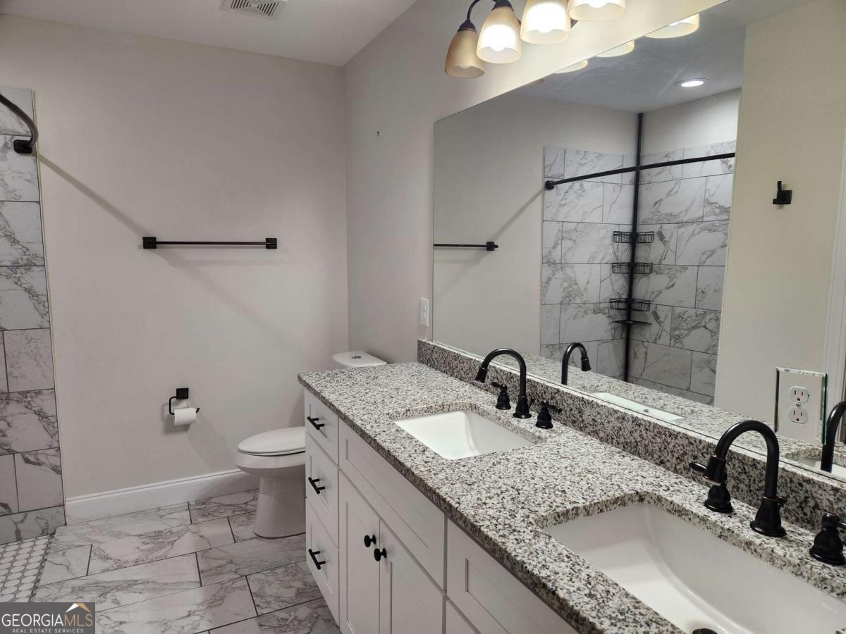 2465 Oak Grove Road Property Photo 6