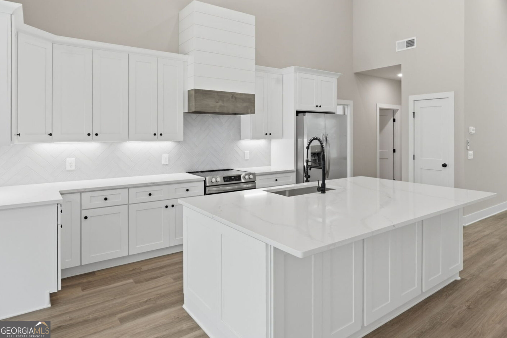 9130 Lisa Circle Property Photo 4