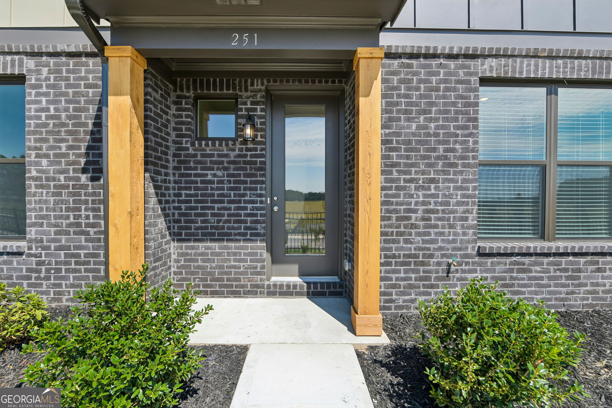 267 Barracks Way # 878 Property Photo 2