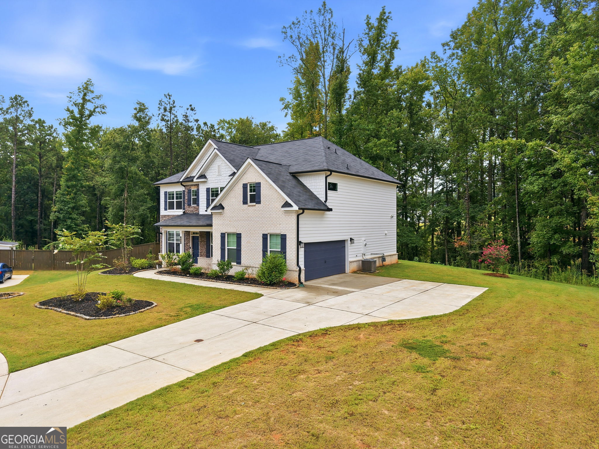462 Sylvie Drive Property Photo 4