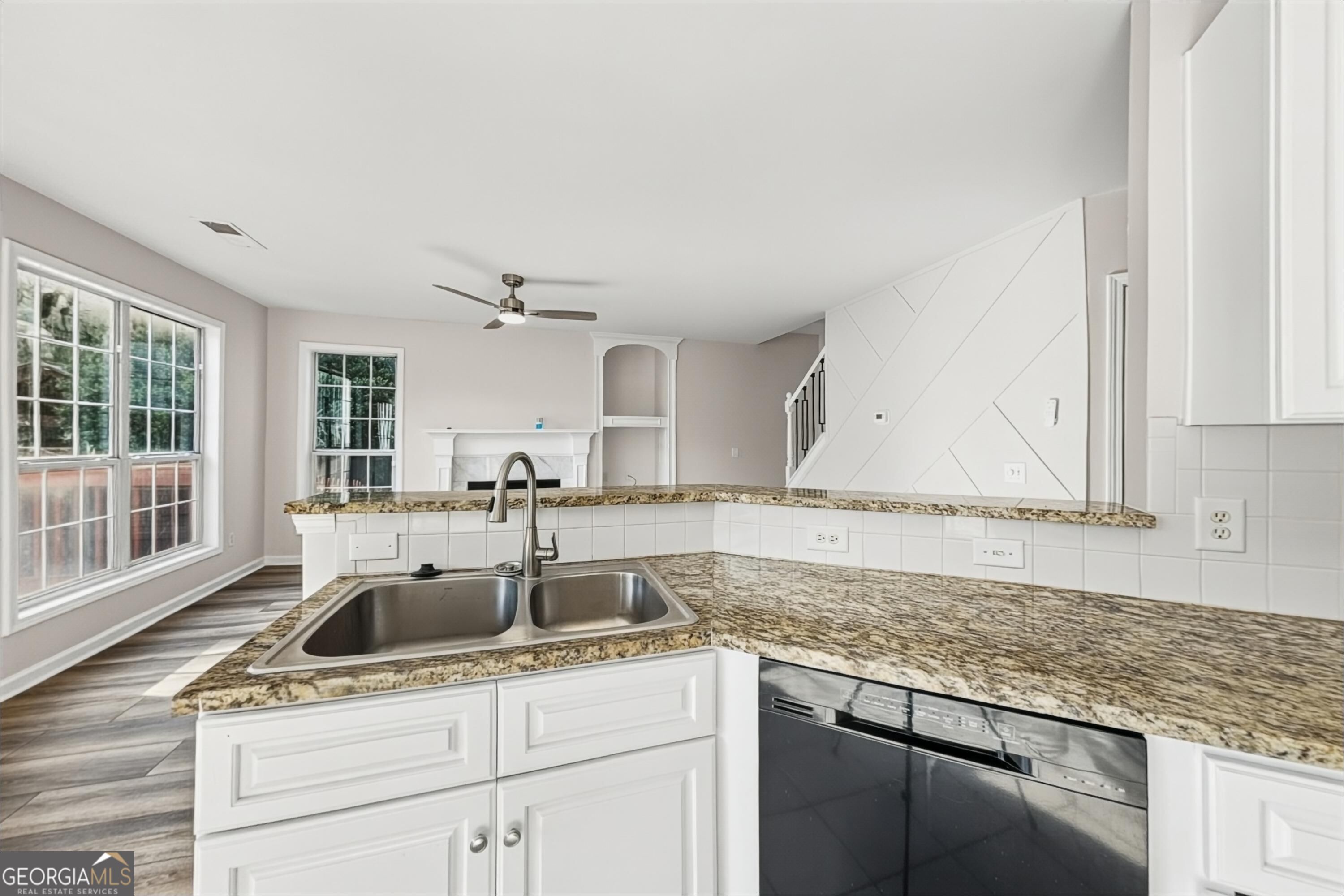 3514 Palisade Cove Property Photo 5