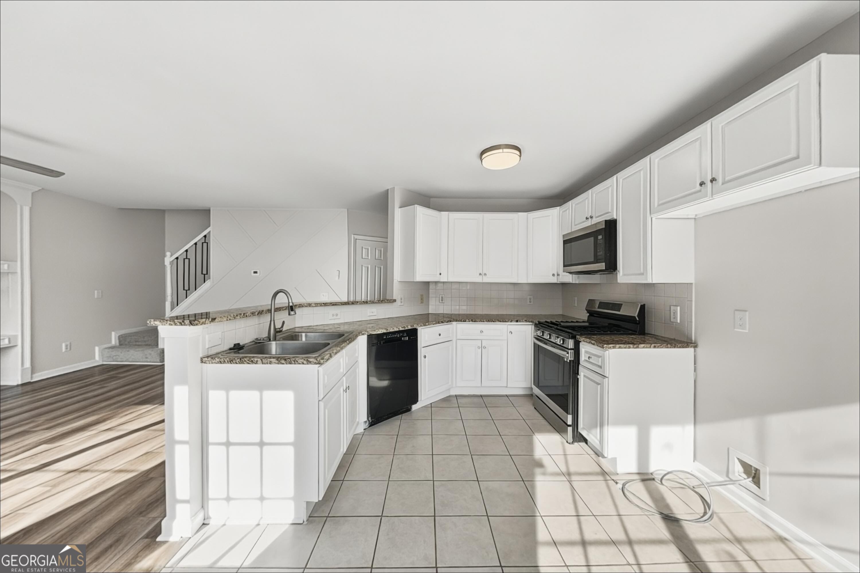3514 Palisade Cove Property Photo 9
