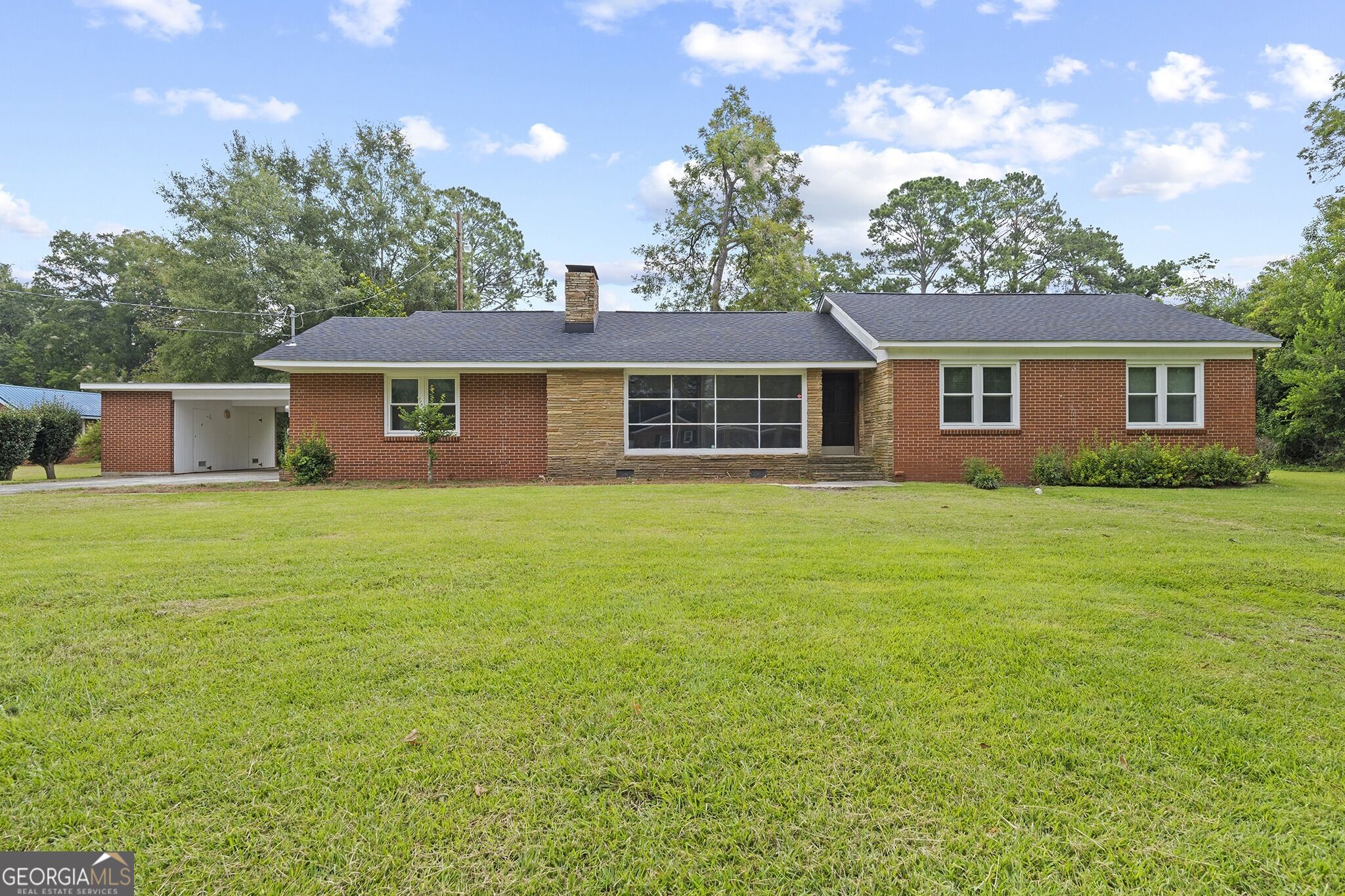 402 Westview Drive Property Photo 1
