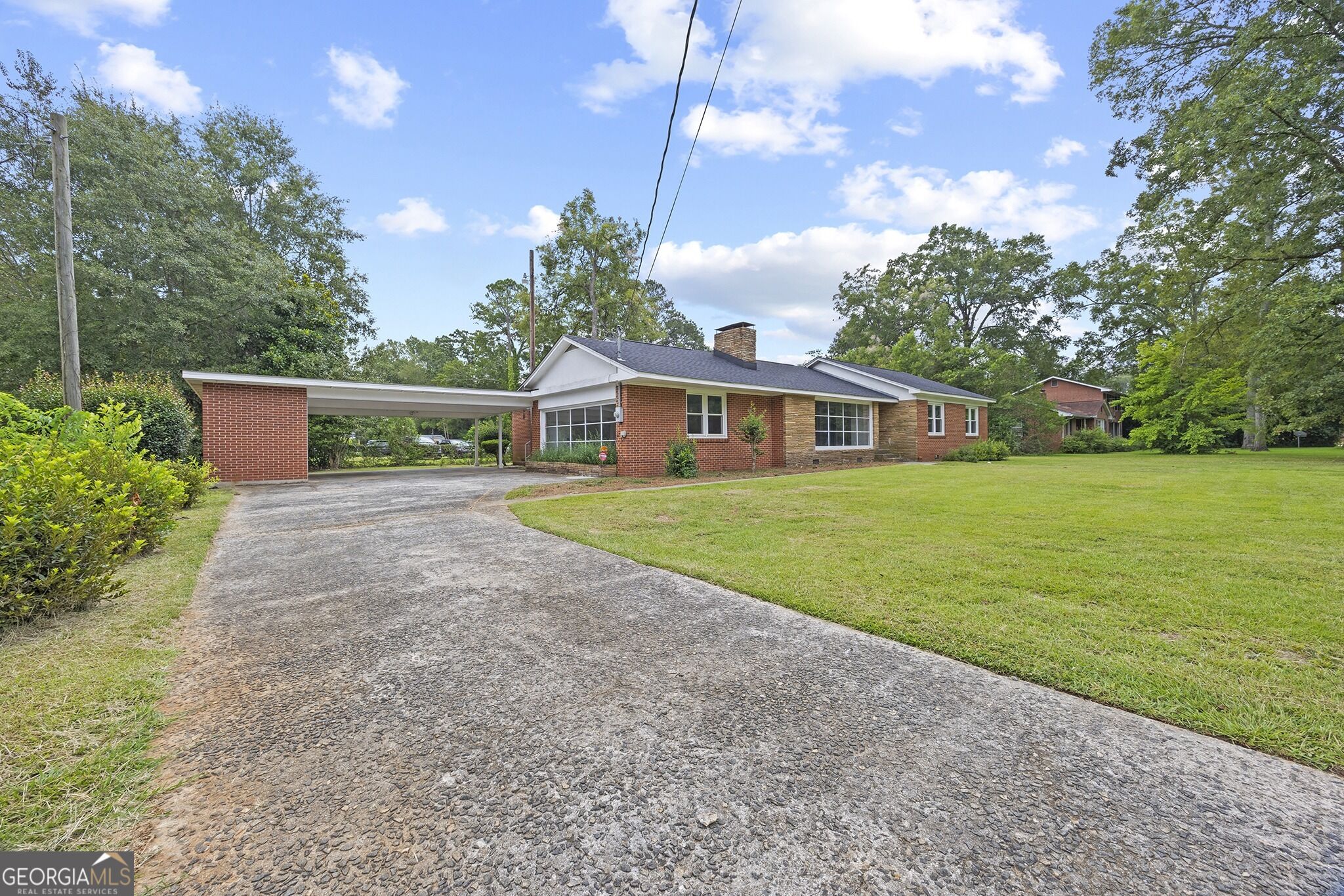 402 Westview Drive Property Photo 2