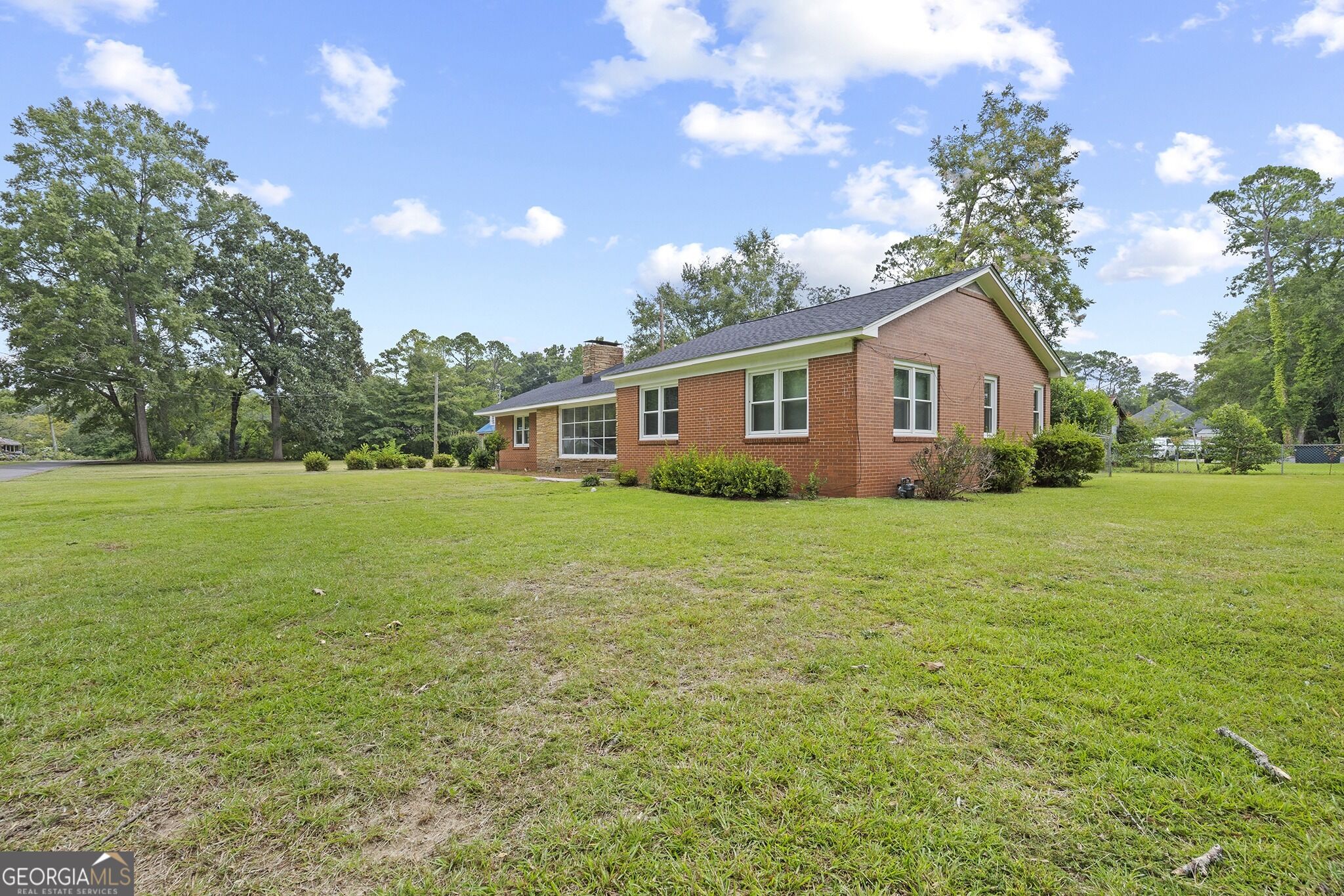 402 Westview Drive Property Photo 3