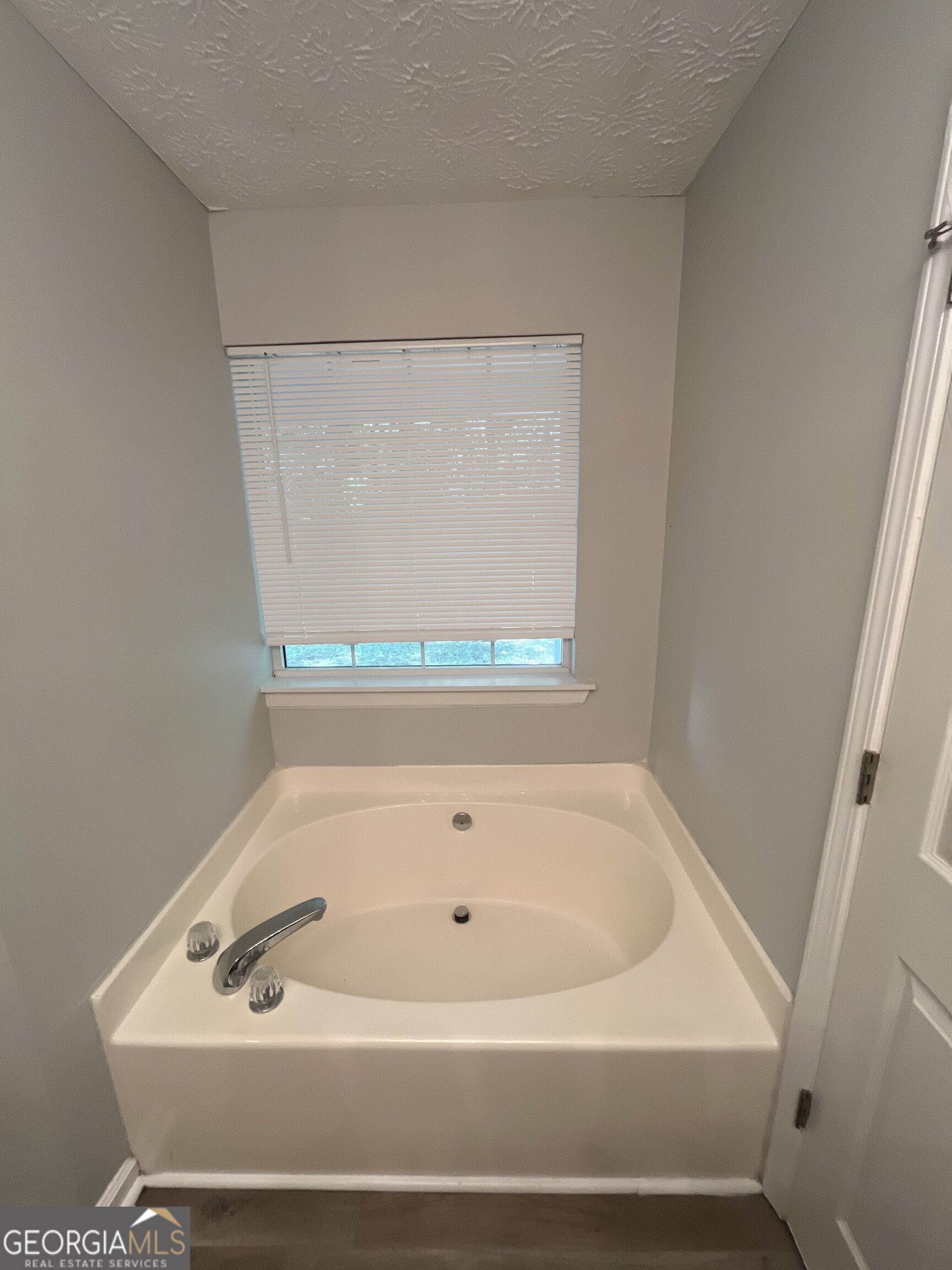 35 Creekview Court Property Photo 17