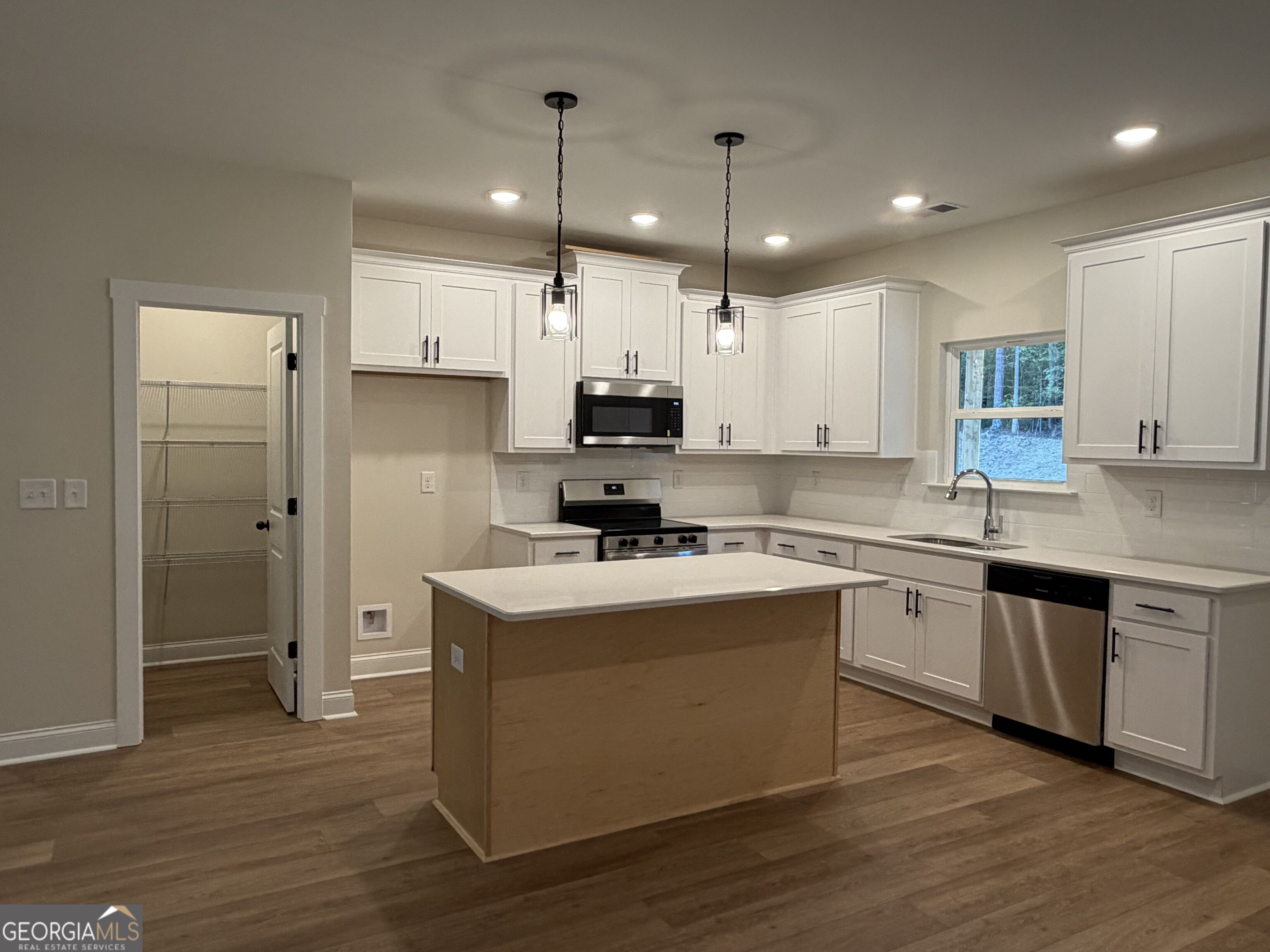 169 Avalee Road Property Photo 8