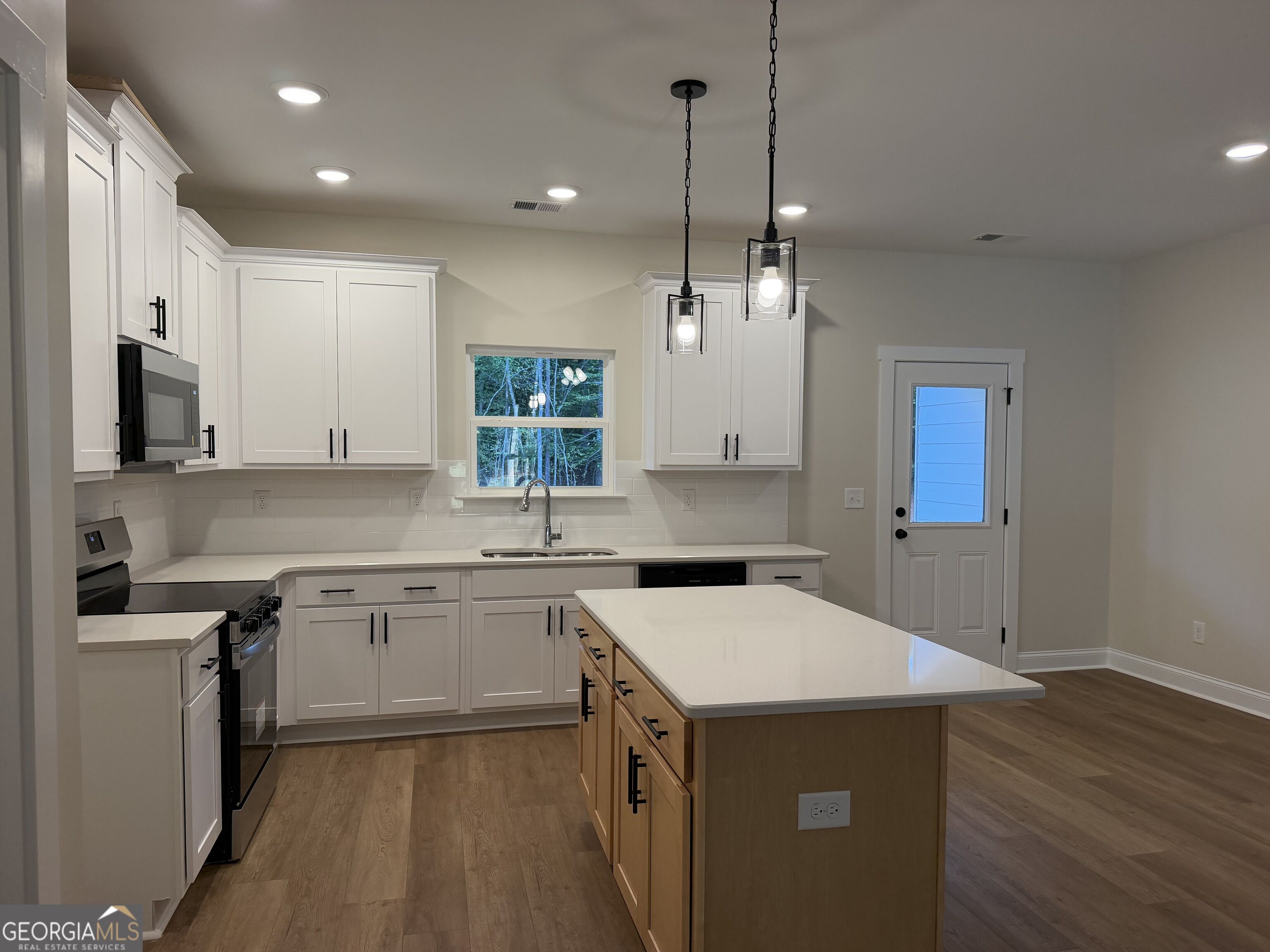 169 Avalee Road Property Photo 11