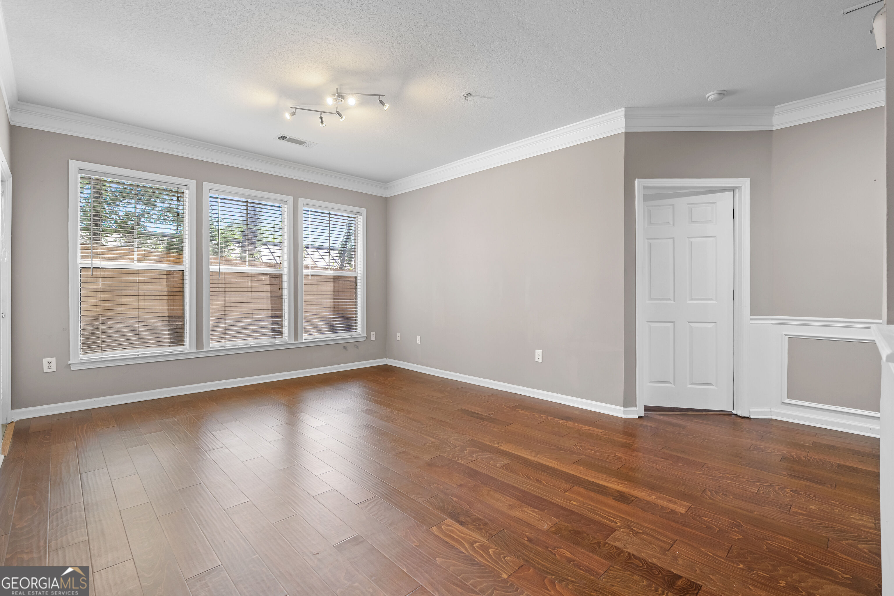 1850 Cotillion Drive Property Photo 8