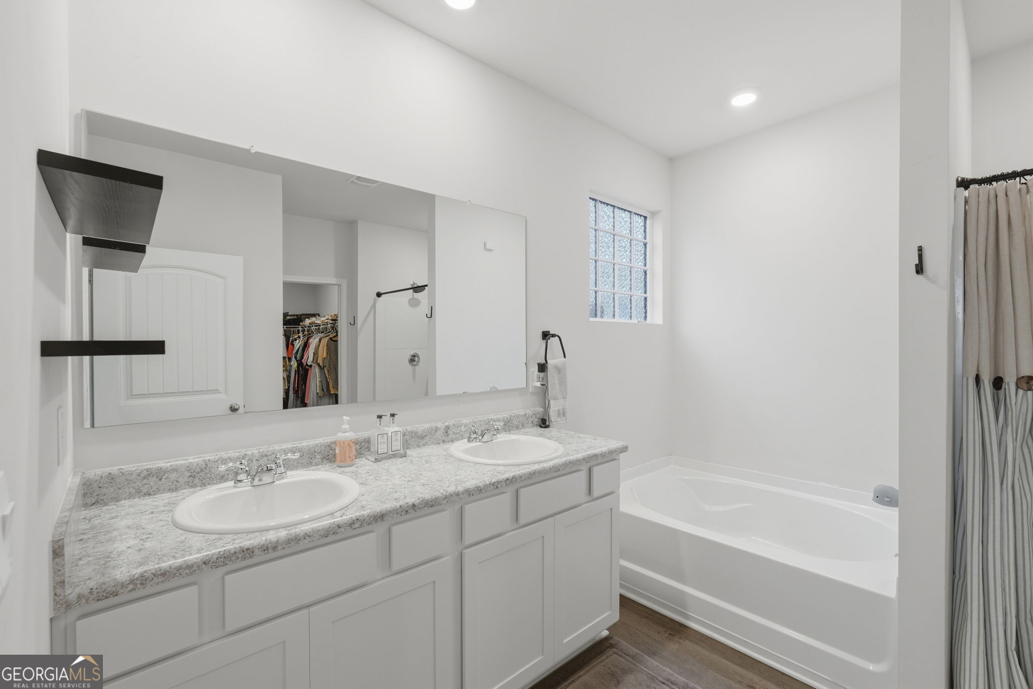 450 Starbuck Parkway Property Photo 25