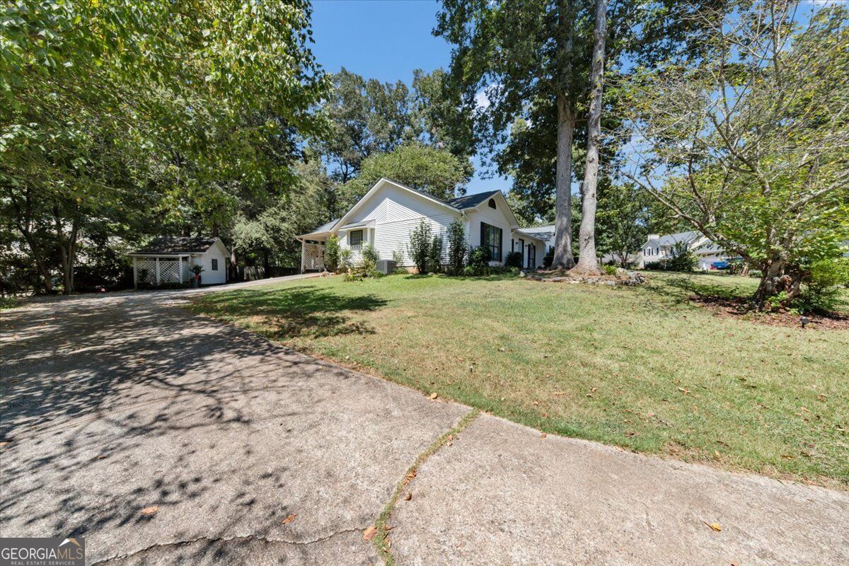 226 N Wesleyan Circle Property Photo 4
