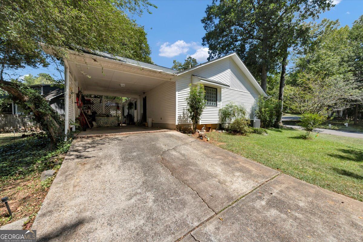 226 N Wesleyan Circle Property Photo 5