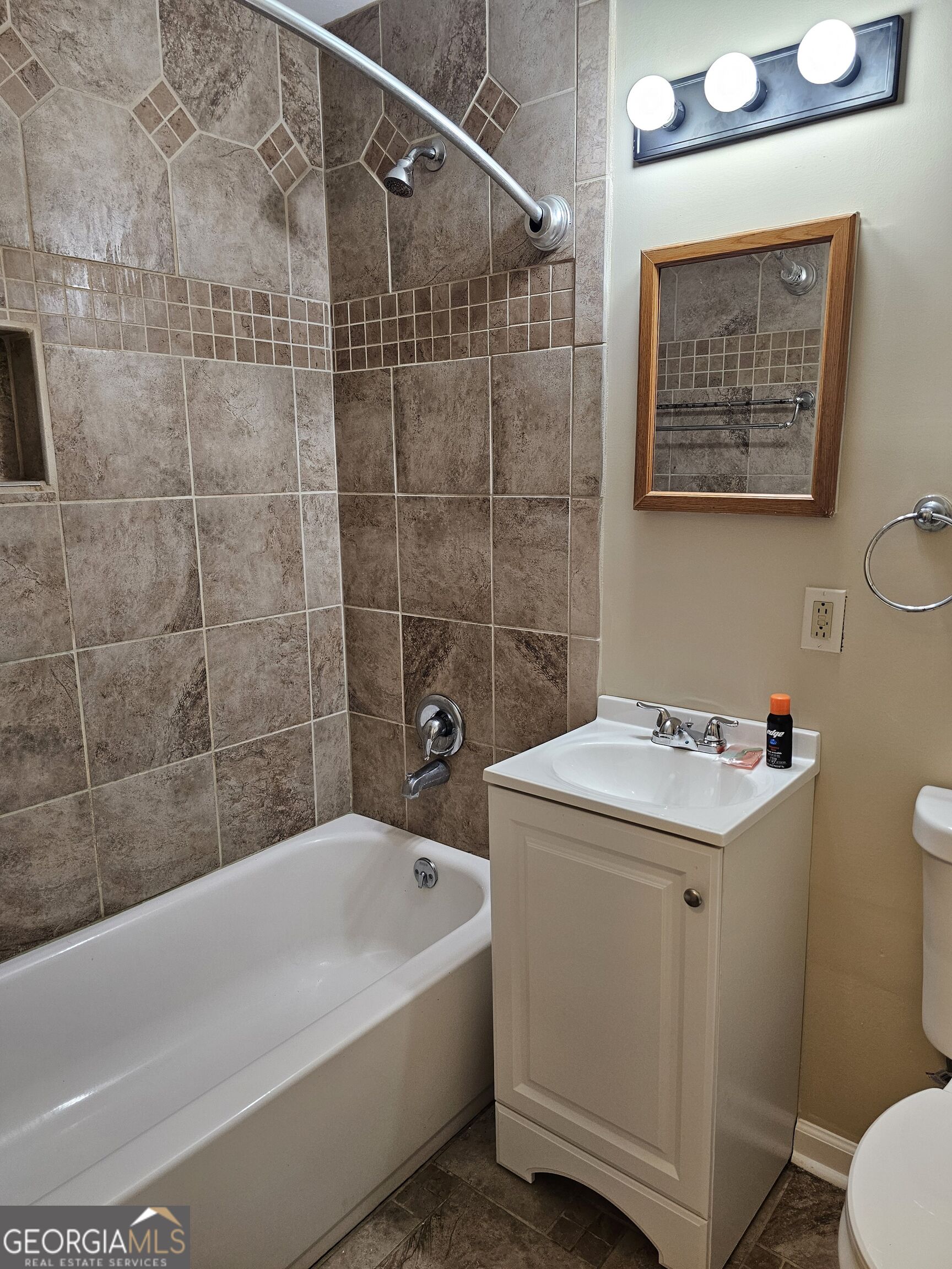 1715 Highland Avenue Property Photo 9