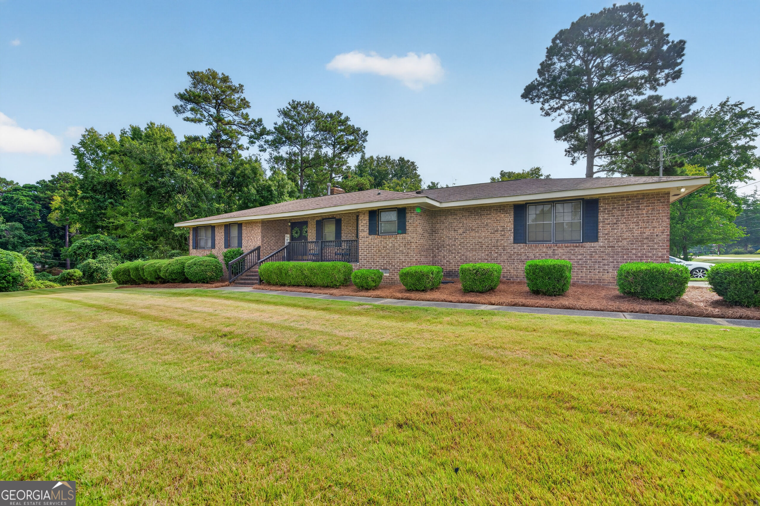 765 Central Road Sw Property Photo 3