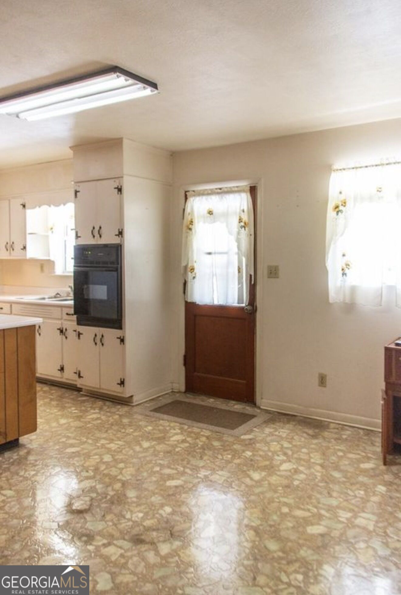 2817 Cherokee Street Property Photo 4