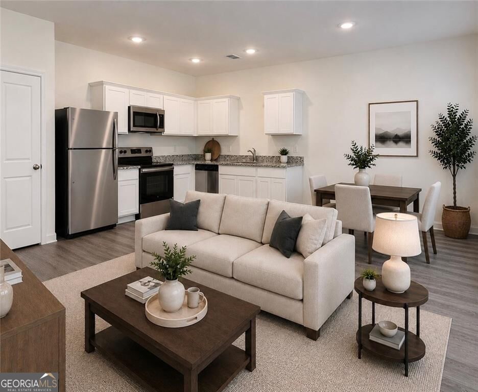 1147 Lucienne Boulevard Property Photo 3