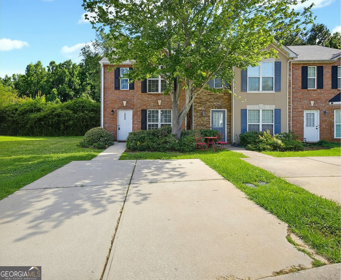 1934 Grove Way Property Photo 1