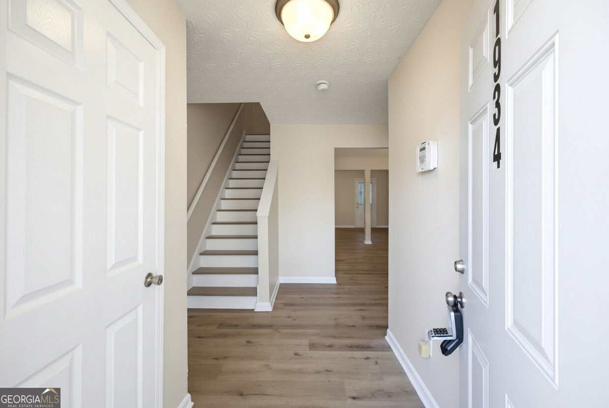 1934 Grove Way Property Photo 2